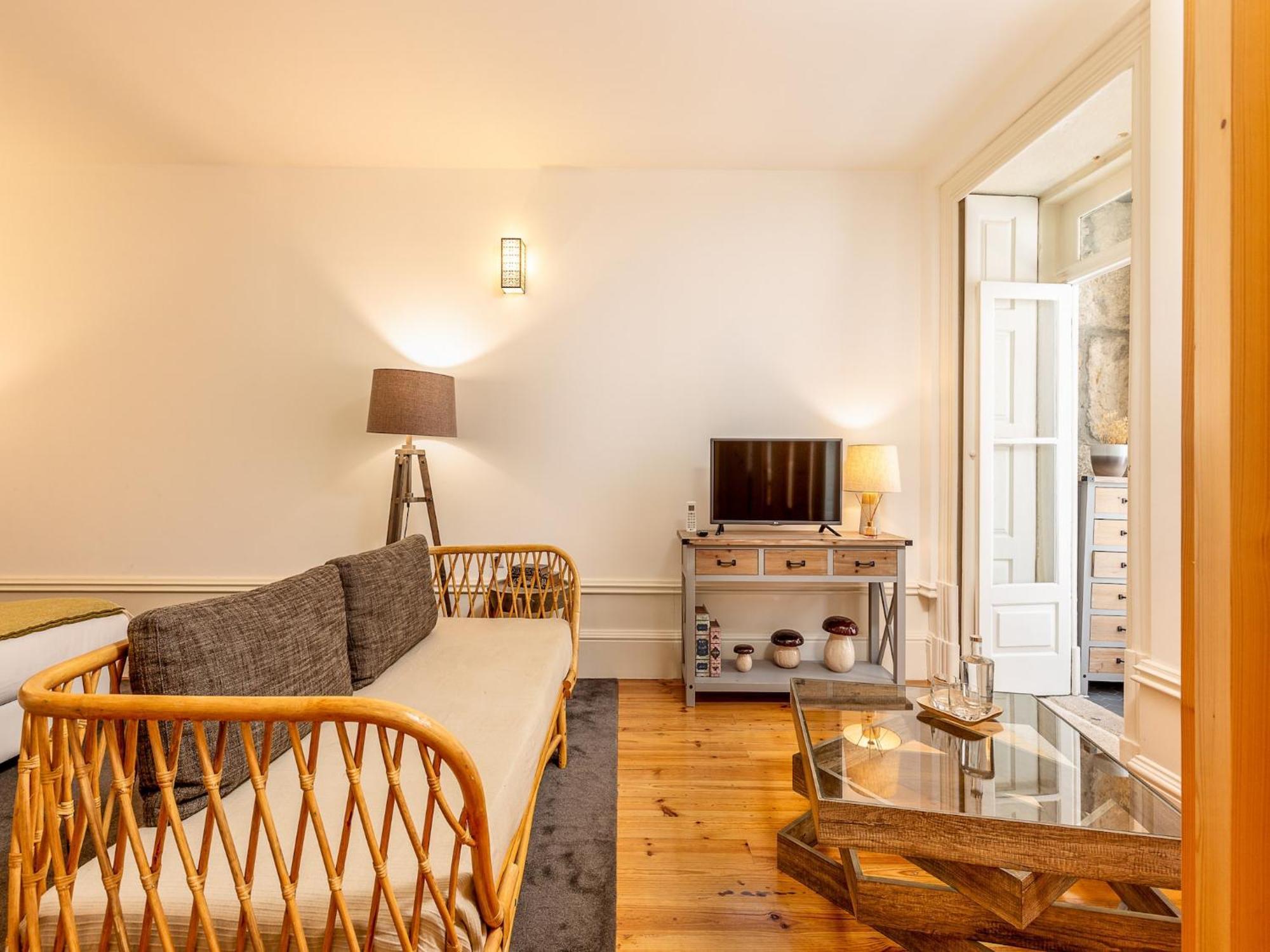 Modern With Essential Amenities Apartament